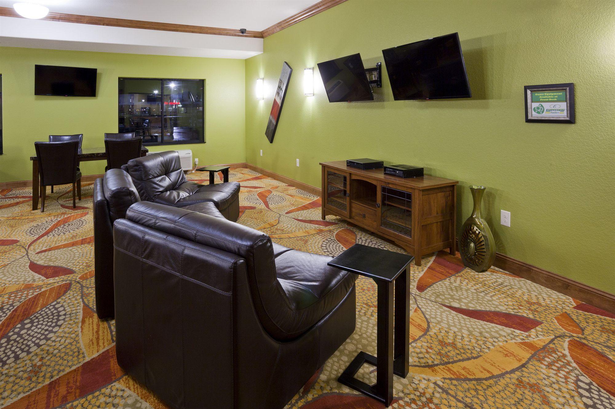 Grand Forks Lodge And Suites Luaran gambar