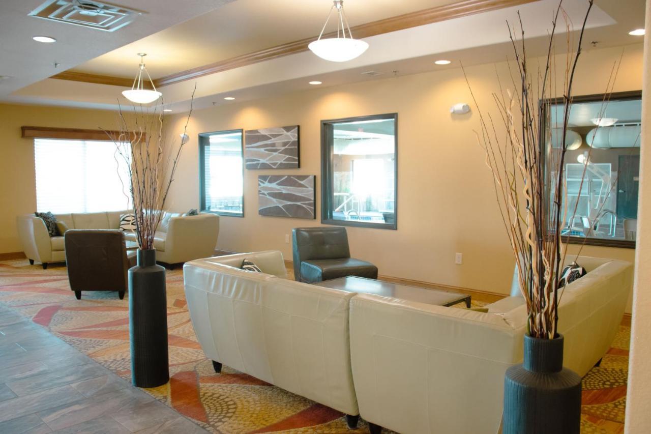 Grand Forks Lodge And Suites Luaran gambar