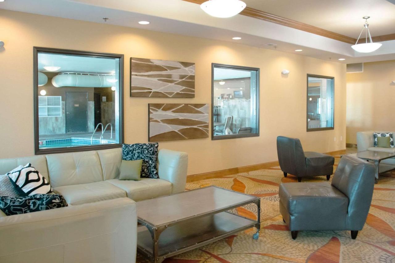 Grand Forks Lodge And Suites Luaran gambar