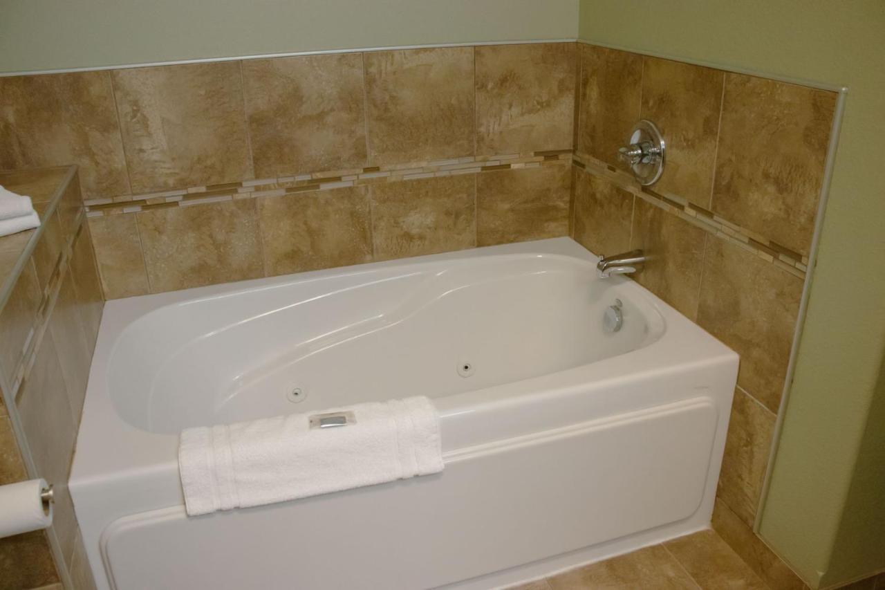 Grand Forks Lodge And Suites Luaran gambar