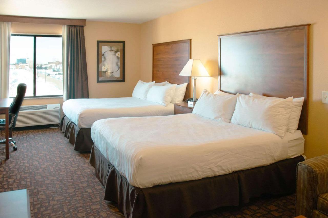 Grand Forks Lodge And Suites Luaran gambar