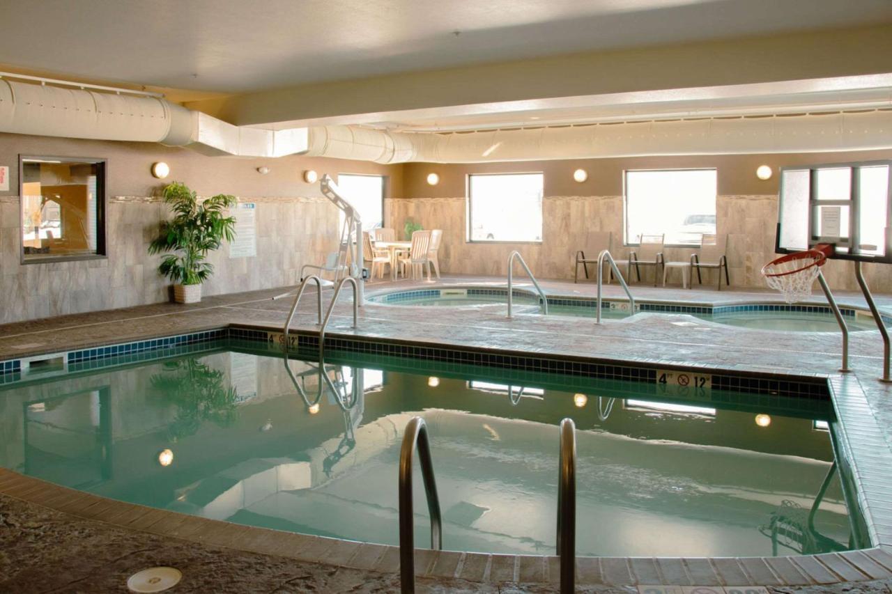 Grand Forks Lodge And Suites Luaran gambar