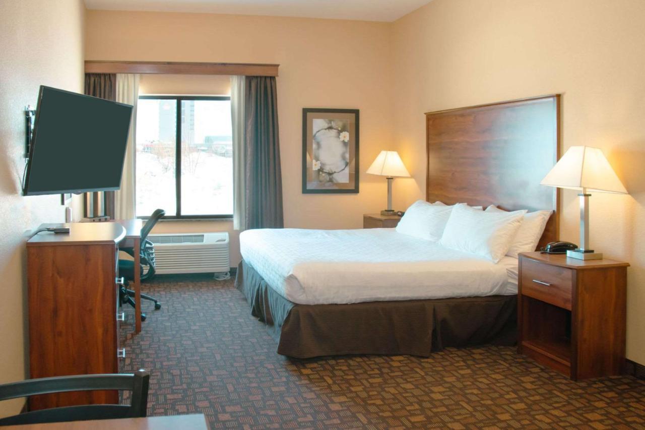 Grand Forks Lodge And Suites Luaran gambar