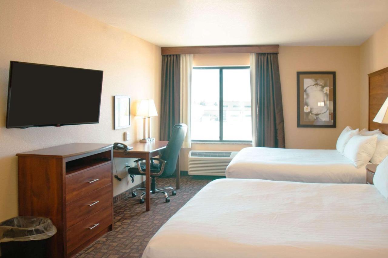 Grand Forks Lodge And Suites Luaran gambar