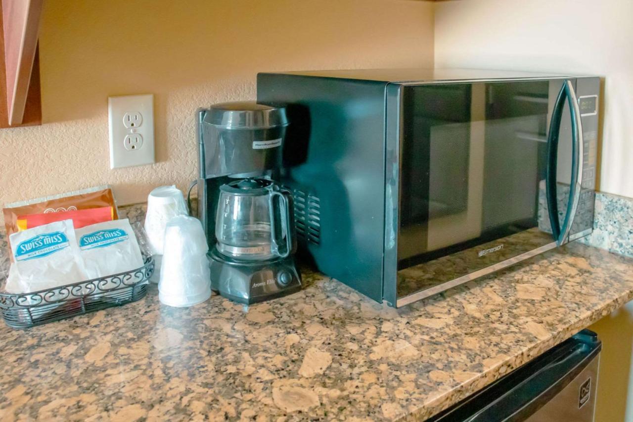 Grand Forks Lodge And Suites Luaran gambar