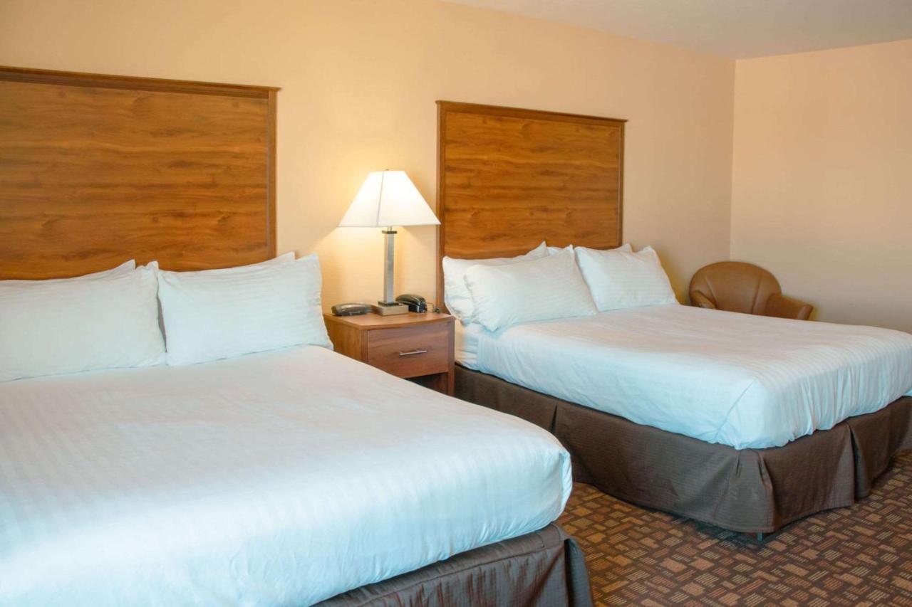 Grand Forks Lodge And Suites Luaran gambar