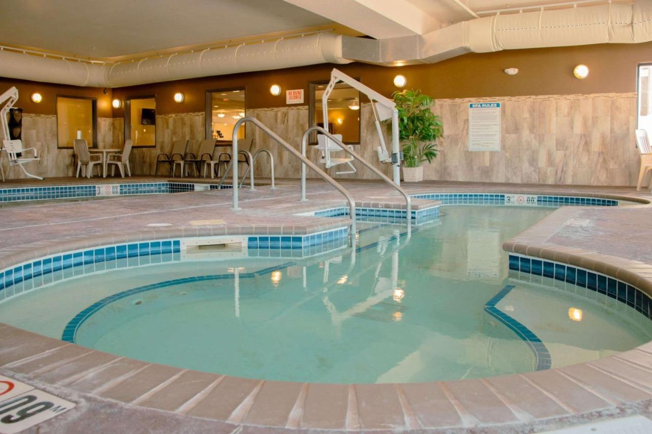 Grand Forks Lodge And Suites Luaran gambar