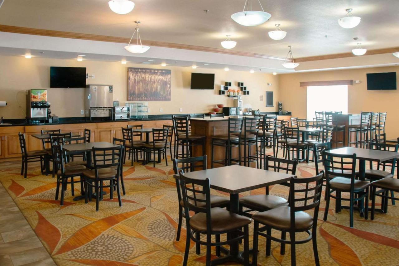 Grand Forks Lodge And Suites Luaran gambar