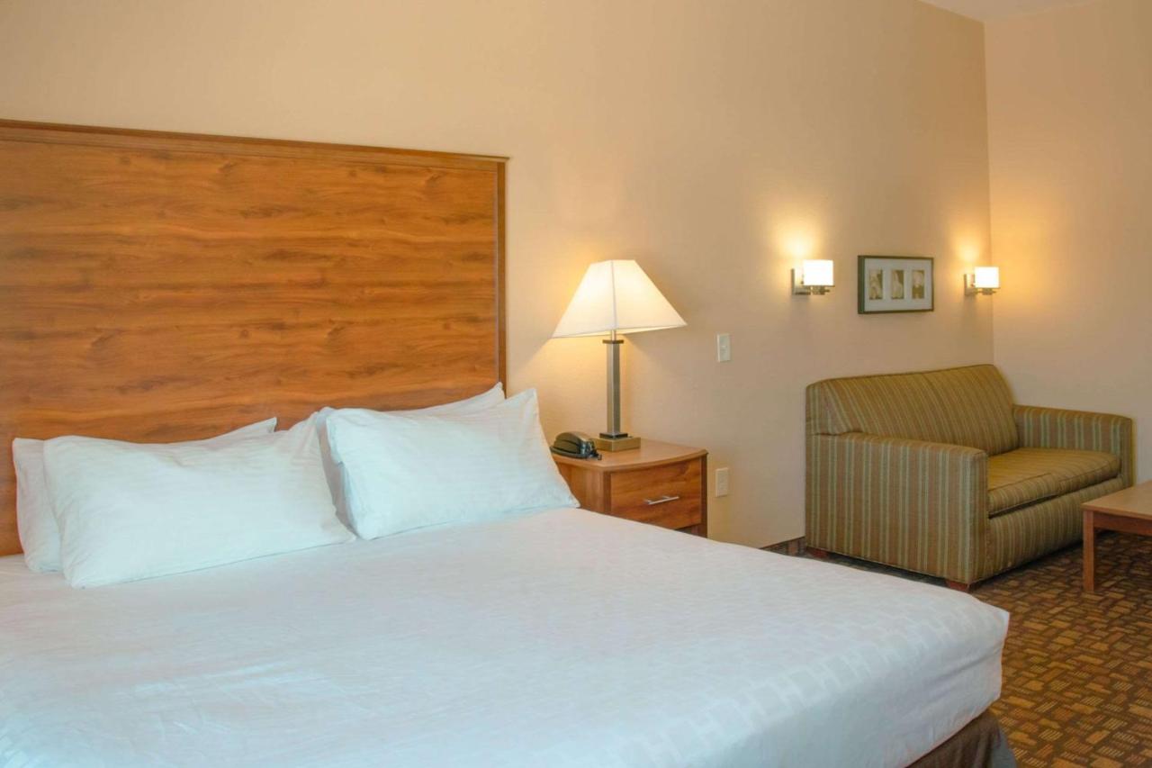 Grand Forks Lodge And Suites Luaran gambar
