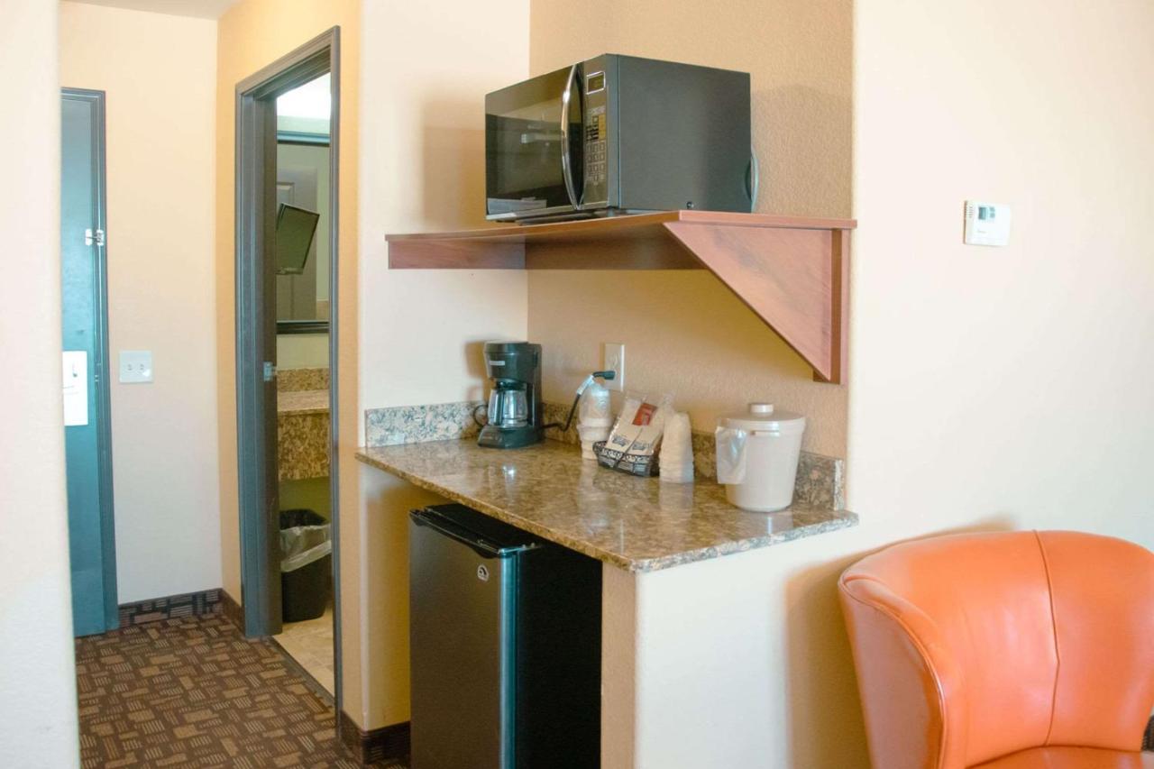 Grand Forks Lodge And Suites Luaran gambar