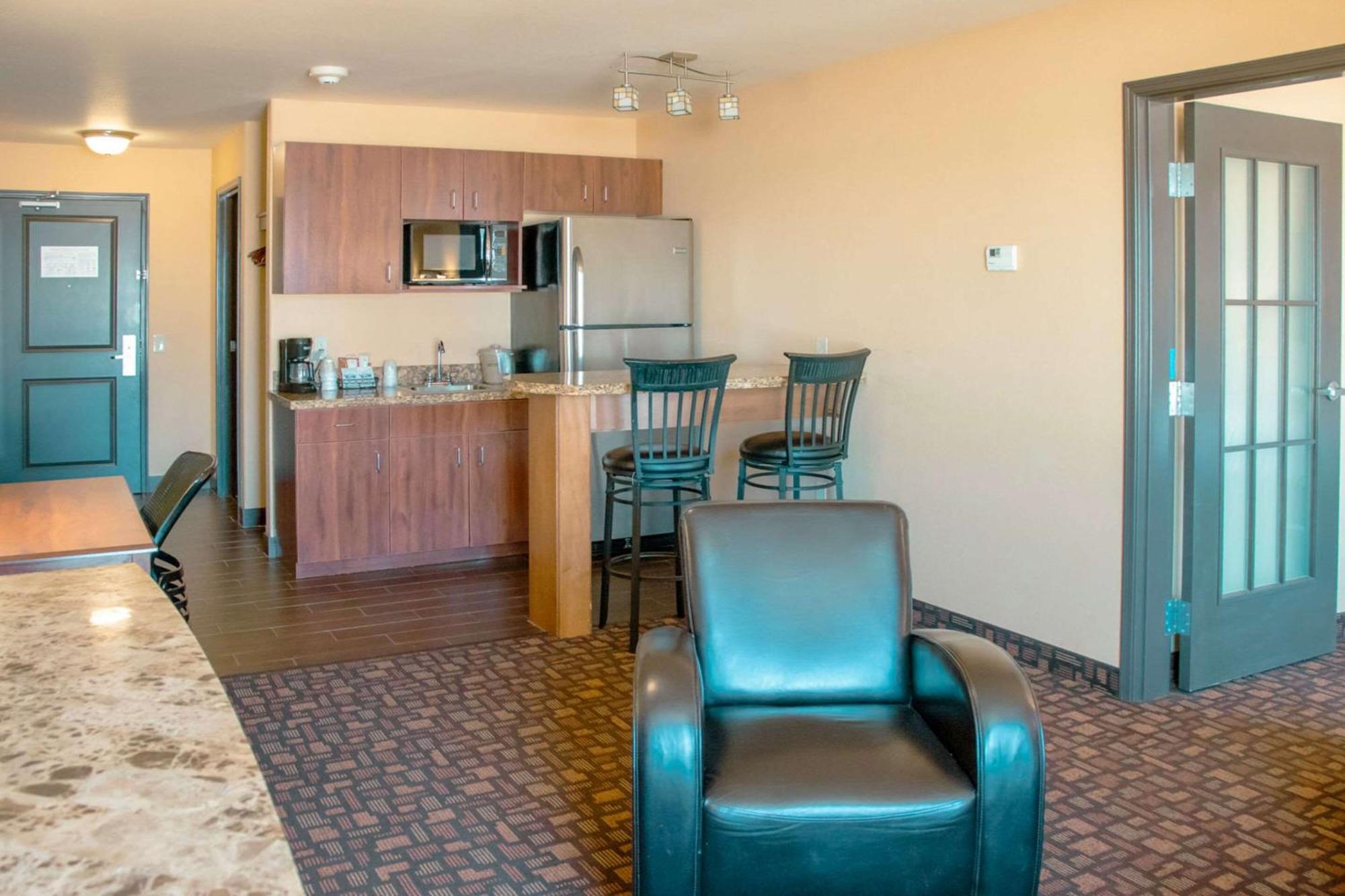 Grand Forks Lodge And Suites Luaran gambar