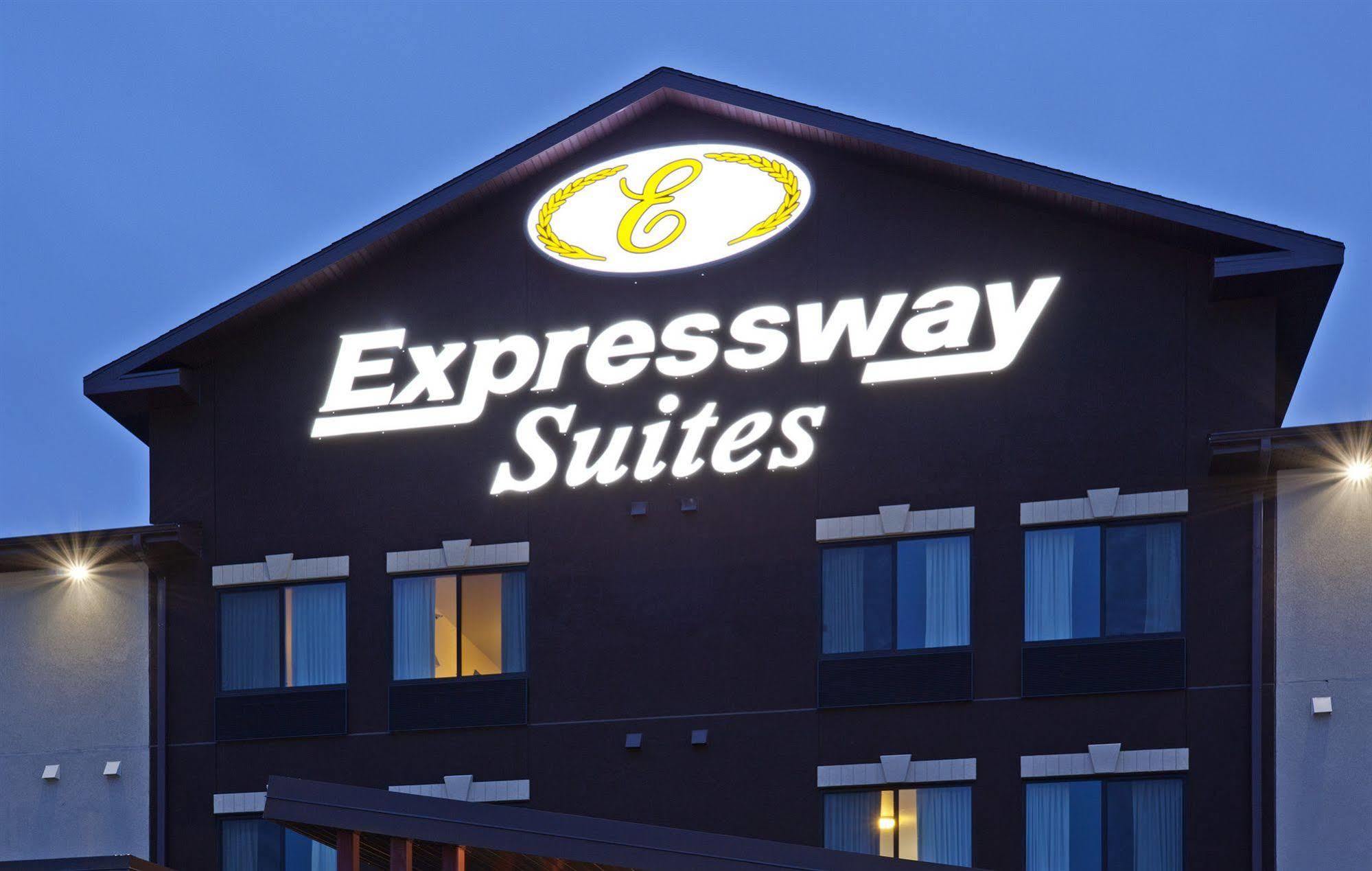 Grand Forks Lodge And Suites Luaran gambar