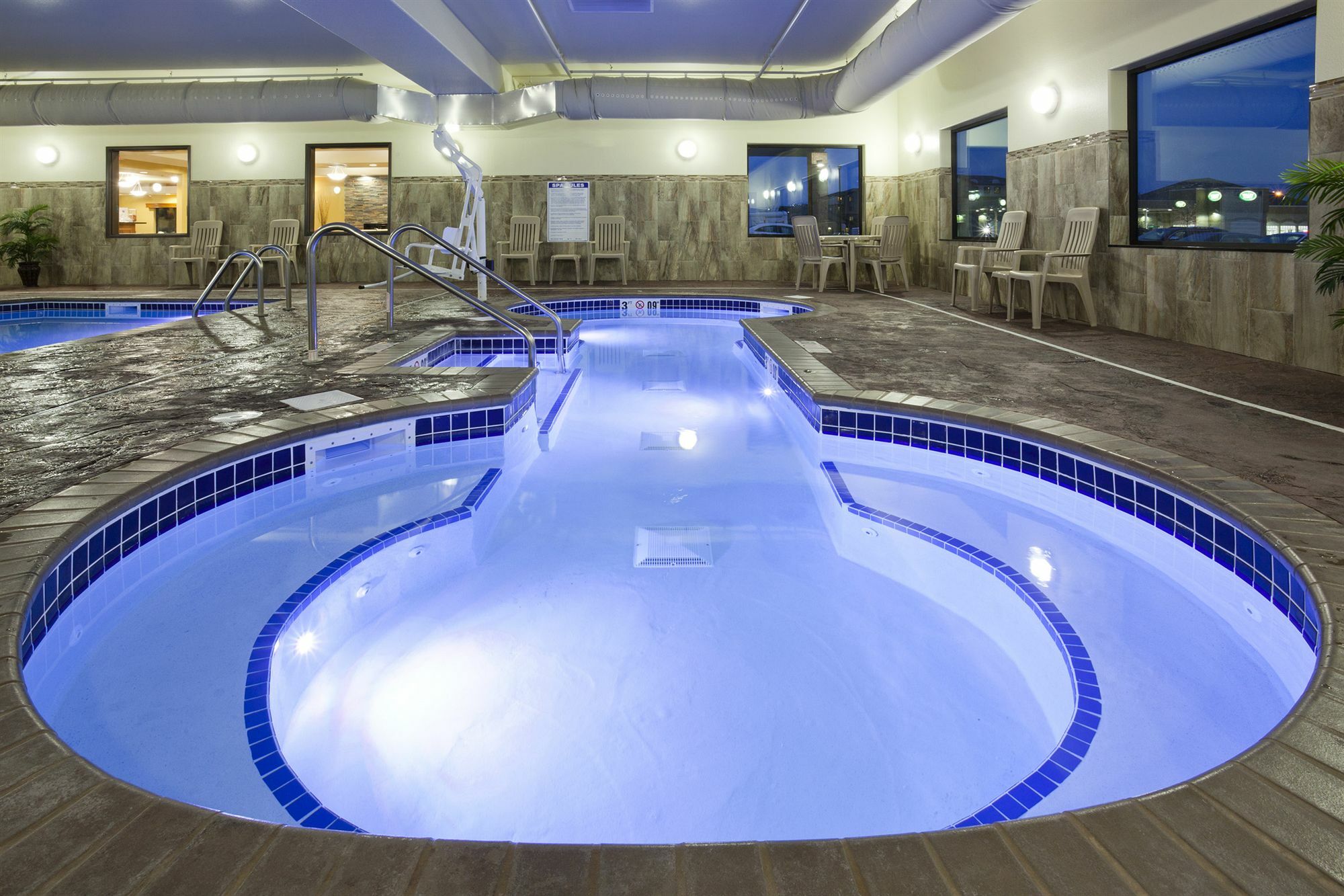 Grand Forks Lodge And Suites Luaran gambar